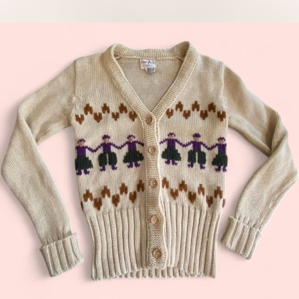 Charming Beige Cardigan with Patterned Design